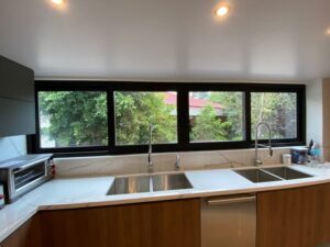 Ventana Corrediza de PVC Negro