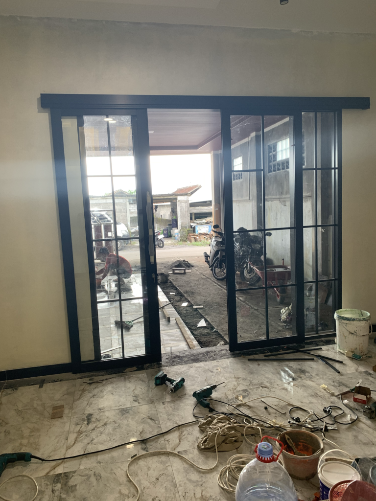 Model Pintu Aluminium Double Sliding double kacamati