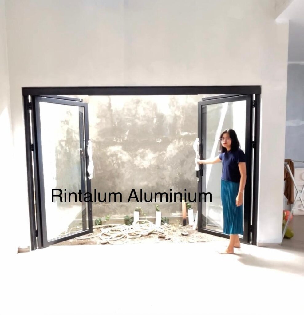 Model & Desain Aluminium Jogja: Pintu Sliding Swing untuk Rumah Modern